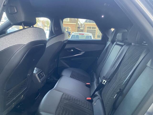 Peugeot 3008 1.2 Hybrid 145 GT | Automaat | Achteruitrijcamera | Electronic climate control | Voorstoelen verwarmd | Parkeersensoren voor en achter