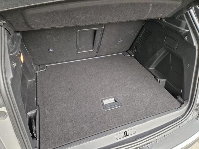 Peugeot 3008 1.2 Hybrid 136 Allure | Elektr. achterklep | Navigatie | Achteruitrijcamera | Climate Control | Half lederen bekleding | Keyless Entry