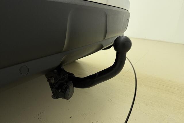 Peugeot 3008 1.2 PureTech Blue Lease Executive 130pk | Navigatie | Trekhaak | Climate Control | Parkeerhulp achter | 1.400 Trekgewicht | Apple Carplay - Android Auto