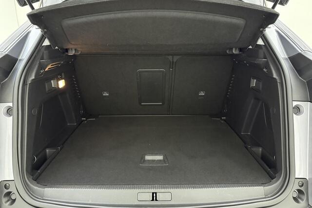 Peugeot 3008 1.2 PureTech Blue Lease Executive 130pk | Navigatie | Trekhaak | Climate Control | Parkeerhulp achter | 1.400 Trekgewicht | Apple Carplay - Android Auto