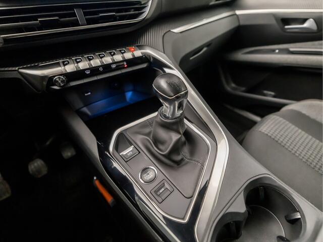 Peugeot 3008 1.2 PureTech Sport (APPLE CARPLAY, GROOT NAVI, KEYLESS, 360 CAMERA, SPORTSTOELEN, CRUISE, LANE ASSIST, NIEUWSTAAT)