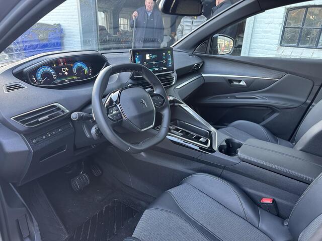 Peugeot 3008 1.6 HYbrid 180 PK Allure Pack Business | Plug In Hybride | Slechts 22.250 KM | Navigatie | LED Verlichting | Camera | Parkeersensoren V+A | Digitaal Dashboard | Keyless Entry | Dode Hoek Detectie |Lichtmetalen Velgen 18 Inch | Climate Control | Adaptieve