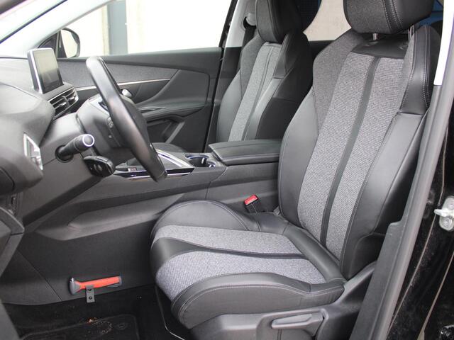 Peugeot 3008 1.2 PureTech Allure | DEALER ONDERHOUDEN | AFNEEMBARE TREKHAAK | NAVIGATIE |