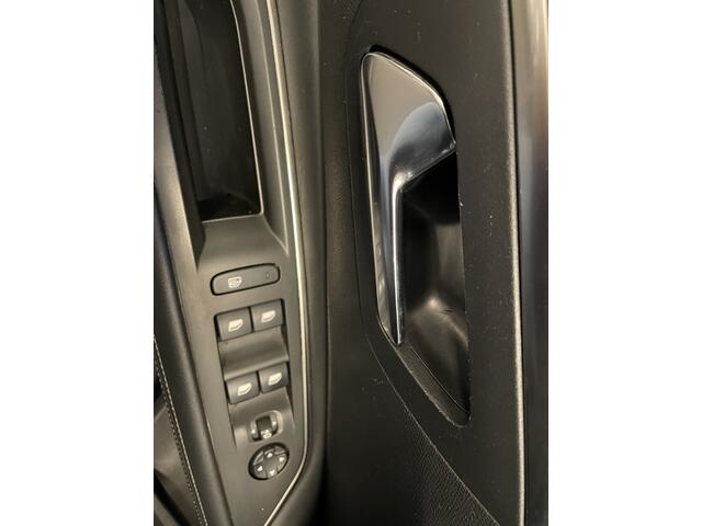 Peugeot 3008 1.2 PureTech Allure Automaat EAT8 Navigatie-Climate control-Parkeersensoren