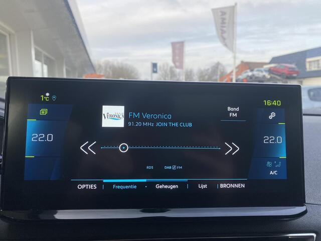 Peugeot 3008 1.6 HYbrid 225 GT Pack Business | Panorama Dak | Stoelverwarming | 19INCH | Climate & Cruise Control |