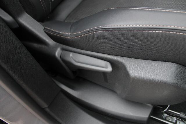 Peugeot 3008 1.6 HYbrid 225 GT Plug-In automaat Airco Navi Camera Carplay 37.622km Vol!!!!