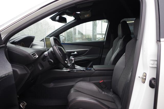 Peugeot 3008 1.2 PureTech 130 PK GT Line, Cruise Control, Navigatie, Carplay