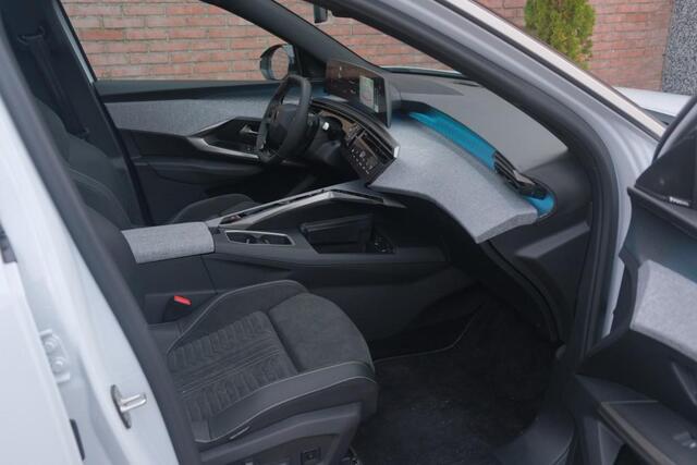 Peugeot 3008 1.2 Hybrid 145pk e-DCS6 GT | Navi | App Connect | Panoramadak | Focal Audio | Alcantara | Camera | Elektrische Achterklep | Winter Pakket