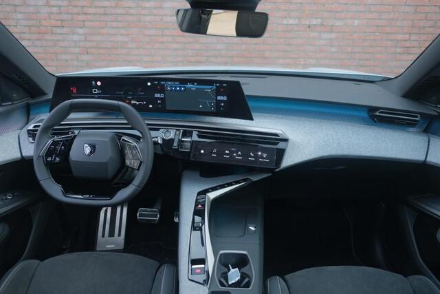 Peugeot 3008 1.2 Hybrid 145pk e-DCS6 GT | Navi | App Connect | Panoramadak | Focal Audio | Alcantara | Camera | Elektrische Achterklep | Winter Pakket