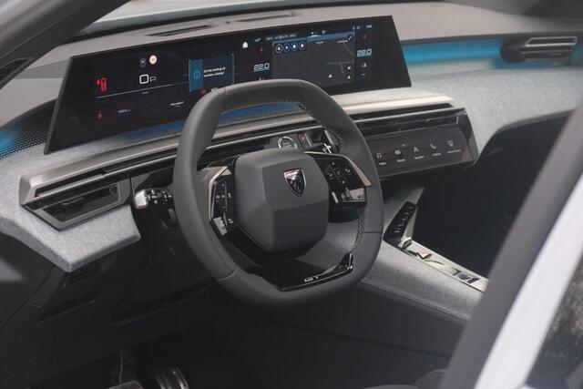 Peugeot 3008 1.2 Hybrid 145pk e-DCS6 GT | Navi | App Connect | Panoramadak | Focal Audio | Alcantara | Camera | Elektrische Achterklep | Winter Pakket