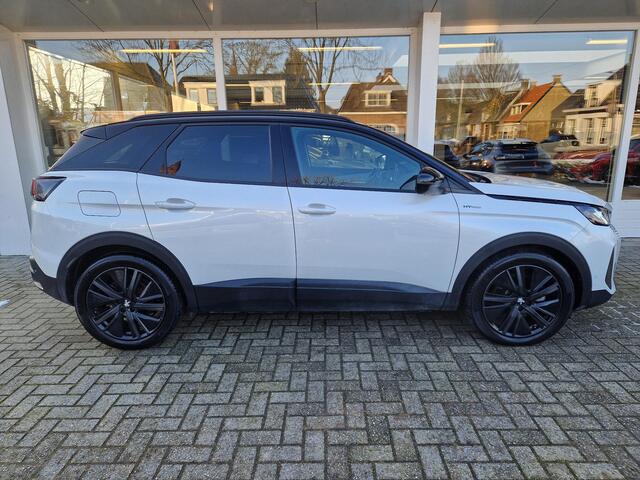 Peugeot 3008 1.6 HYbrid 225 GT | Navigatie | Achteruitrijcamera | Dodehoek sensoren | Parkeersensoren V+A | Verwarmbare voorstoelen
