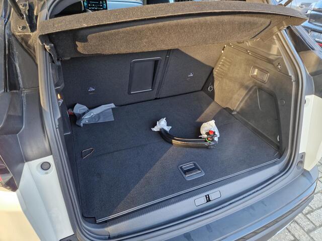 Peugeot 3008 1.6 HYbrid 225 GT | Navigatie | Achteruitrijcamera | Dodehoek sensoren | Parkeersensoren V+A | Verwarmbare voorstoelen