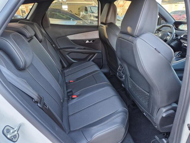 Peugeot 3008 1.6 HYbrid 225 GT | Navigatie | Achteruitrijcamera | Dodehoek sensoren | Parkeersensoren V+A | Verwarmbare voorstoelen