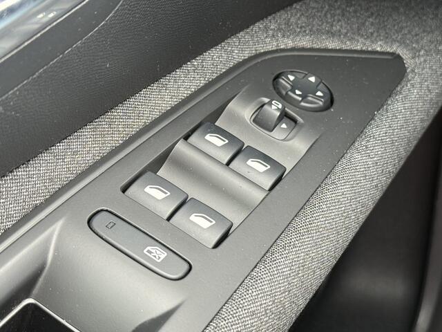 Peugeot 3008 BWJ 2020 1.2 131 PK Blue Lease Executive VIRTUAL COCKPIT | NAVI | CLIMA | CRUISE | BLUETOOTH | APPLE CARP. | ANDROID AUT. | LMV | PDC | | MULTIFUNCT. STUUR | ISOFIX | LMV 17 INCH