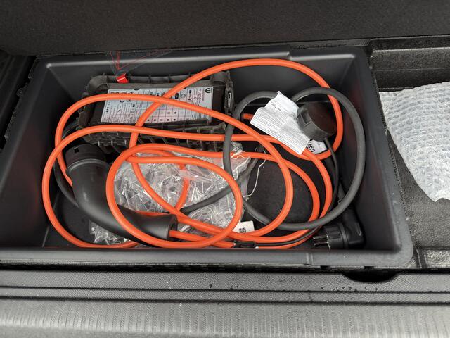 Peugeot 3008 1.6 HYbrid 300 Allure Pack Business PHEV| 300PK!| ADAPTIVE CRUISE CONTROL| STANDKACHEL| STOELVERWARMING| CAMERA VOOR + ACHTER| DODE HOEK SENSOR| ELEKTRISCHE ACHTERKLEP| RIJKLAAR. INCL 12 MND BOVAG GARANTIE