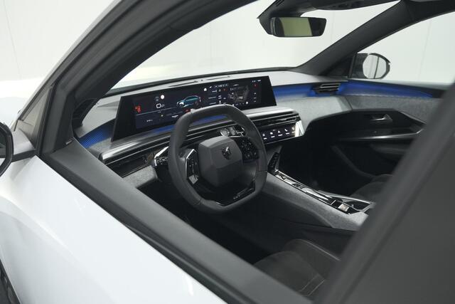 Peugeot 3008 1.2 Hybrid 136 GT | Panoramdak | 360 Camera | Focal | Elektrische Kofferklep | Allseason Banden