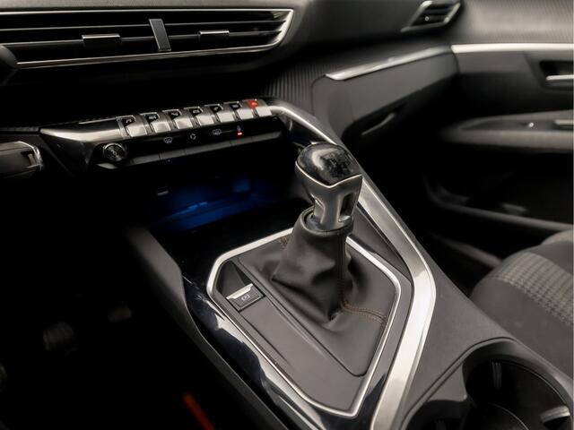 Peugeot 3008 1.2 PureTech Sport (APPLE CARPLAY, GROOT NAVI, 360 CAMERA, TREKHAAK, SPORTSTOELEN, GETINT GLAS, CRUISE, NIEUWE APK, NIEUWSTAAT)