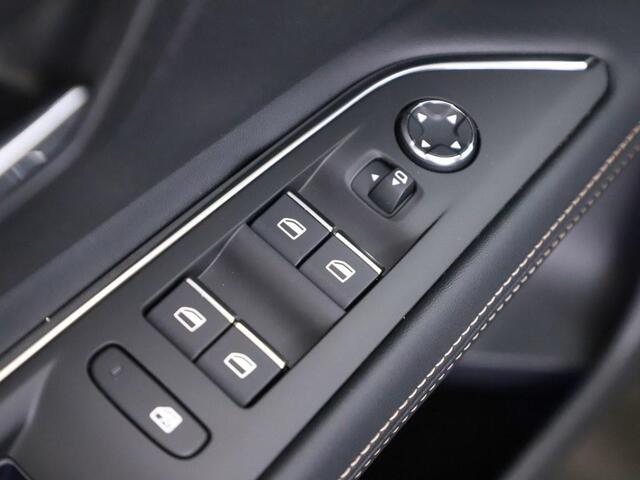 Peugeot 3008 1.6 HYbrid4 Automaat 300pk Blue Lease GT Trekhaak/H.Leder/Nav/Carplay/Focal/Winterpakket