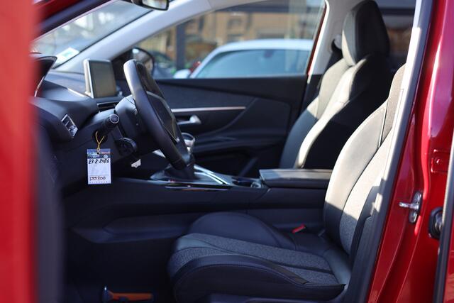 Peugeot 3008 1.2 PURETECH ALLURE | NAVI | CARPLAY | TREKHAAK