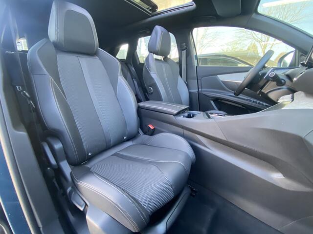 Peugeot 3008 1.6 HYbrid4 300 GT | Automaat | Achteruitrij camera | Apple carplay | Voorstoelen verwarmd | Navigatie systeem full map | Schuif/Kantel dak