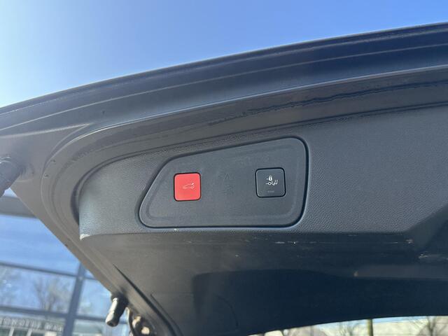 Peugeot 3008 1.6 HYbrid 225 GT PHEV| BLACK OPTIC| ELEK. STOEL + MEMORY| MASSAGESTOELEN| FOCAL AUDIO| STOELVERWARMING| CAMERA VOOR+ ACHTER| ADAPTIVE CRUISE CONTROL| DODE HOEK SENSOR| ELEK. ACHTERKLEP