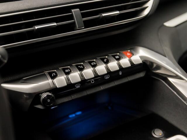 Peugeot 3008 1.2 PureTech Premium GT Sport (APPLE CARPLAY, PARELMOER, LEDER, 360 CAMERA, KEYLESS, SPORTSTOELEN, TREKHAAK, GETINT GLAS, ZWART DAK, NIEUWE APK, NIEUWSTAAT)