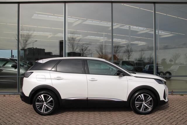 Peugeot 3008 1.6 HYbrid 225 Allure Automaat Plug-in Airco Navi Camera Carplay Trekhaak Stoelverwarming Nieuwstaat
