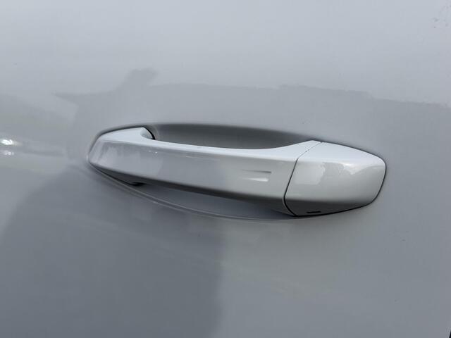 Peugeot 3008 GT 1.2 Hybrid 145PK e-DCS6 Automaat Navigatie, Achteruitrijcamera, Keyless, Stoel & Stuurwielverwarming, Elektrische Kofferklep