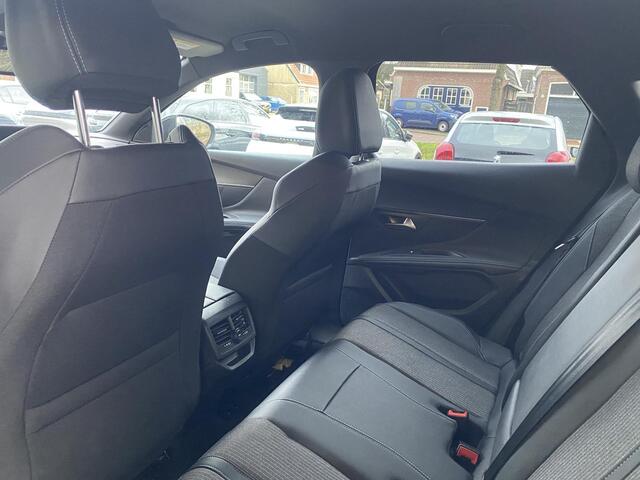 Peugeot 3008 1.6 HYbrid 180 Allure Pack Business | Automaat | Apple carplay | Electronic climate control | Dode hoek detectie | Navigatie systeem full map