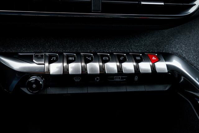 Peugeot 3008 1.2 131 PK PureTech GT Line| D-B Riem is VV | Pano-dak | Trekhaak | Hoge zit en Instap | | Clima | Pdc | Navi | Getint Glas | Carplay - Android | Lichtmetalen velgen 19" |