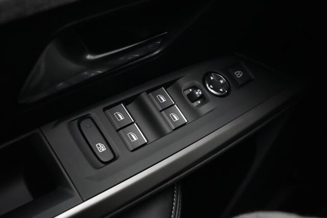 Peugeot 3008 1.2 Hybrid 145 GT e-DSC6 136pk Stoelverwarming/Navigatie/Camera