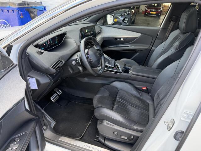 Peugeot 3008 1.6 HYbrid 225 GT | Meest Complete Uitvoering | Afneembare trekhaak 1250 KG | Schuif Kantel Panoramadak | Focal l Alcantara / Massage Stoelen | Full LED | Keyless Pakket | Night Vision | 360 Graden Camera | 19 Inch Velgen | Navigatie | Adaptieve Cruise Co