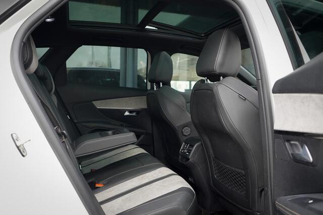 Peugeot 3008 1.6 HYbrid4 300 GT / Pano / Elek Klep / Carplay / Black Pack