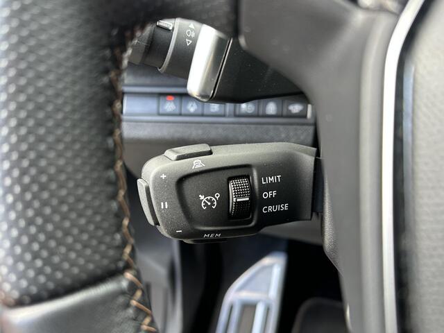 Peugeot 3008 1.6 HYbrid4 300 GT VAN ¤26.900,- NU VOOR SLECHTS ¤24.877,- Uw LENTEVOORDEEL ¤2.023,-PANORAMADAK| ADAPTIVE CRUISE CONTROL| STANDKACHEL| CAMERA VOOR + ACHTER|