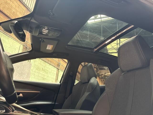 Peugeot 3008 1.2 PureTech GT-Line Automaat (PANORAMADAK, APPLE CARPLAY, 360 CAMERA, LEDER, KEYLESS, SPORTSTOELEN, ADAPTIVE CRUISE, GETINT GLAS, LANE ASSIST, NIEUWSTAAT)