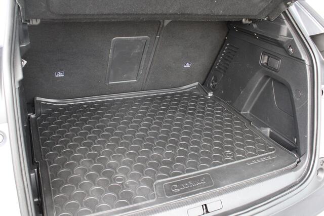 Peugeot 3008 1.2 PureTech Allure Pack Business | Trekhaak | Cruise Control | Camera | Navigatie | Climate Control | Lichtmetalen Velgen |