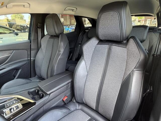 Peugeot 3008 1.6 Plug in Hybride 225 Pk * Automaat * Luxe Allure * * Navigatie * Dodehoek Sensoren * Achteruitrij Camera * Keyless Start * Laadstekker 220 V * 1/2 Lederen Interieur * Vingerhoets; Vierde Generatie Eersteklas Service. Al meer dan 100 jaar een begrip in 