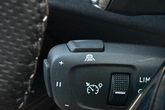 Peugeot 3008 HYbrid 225 EAT8 GT Automaat | Afn trekhaak | Navi |Airco Stoelverwarming | Cross climate banden |