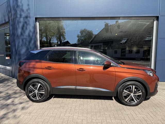 Peugeot 3008 1.2 Turbo 130PK Allure Automaat | Lage Km stand: 47800 | Panorama Schuif-Kanteldak | Afneembare Trekhaak | All Season Banden | LED Verlichting | Navigatie | Stoelverwarming | Dakrails |