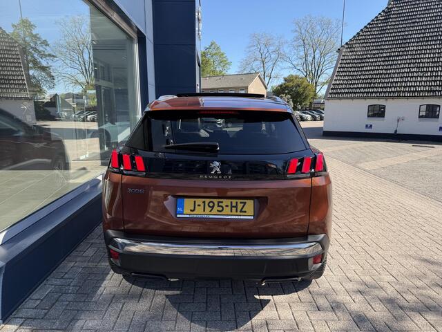 Peugeot 3008 1.2 Turbo 130PK Allure Automaat | Lage Km stand: 47800 | Panorama Schuif-Kanteldak | Afneembare Trekhaak | All Season Banden | LED Verlichting | Navigatie | Stoelverwarming | Dakrails |