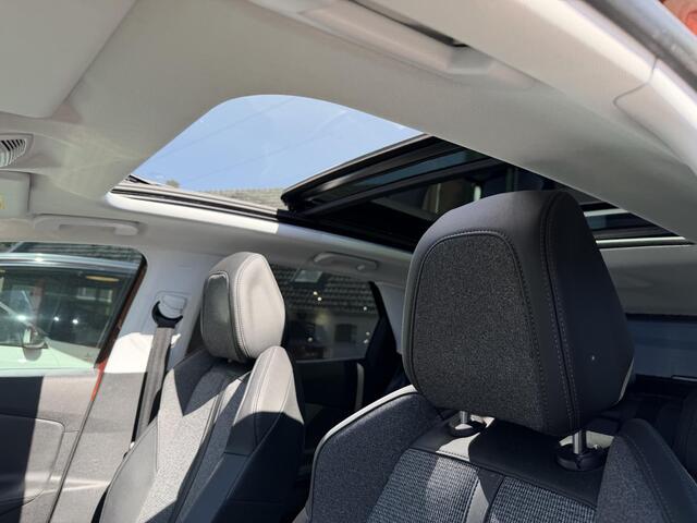 Peugeot 3008 1.2 Turbo 130PK Allure Automaat | Lage Km stand: 47800 | Panorama Schuif-Kanteldak | Afneembare Trekhaak | All Season Banden | LED Verlichting | Navigatie | Stoelverwarming | Dakrails |