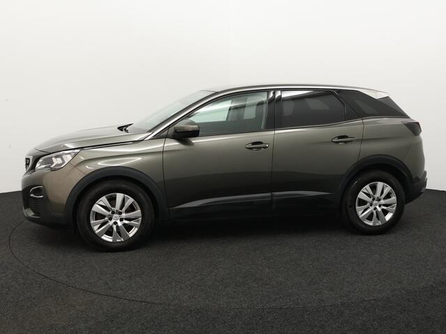 Peugeot 3008 1.2 PureTech Active Apple Carplay/Android Auto, Bluetooth, Navigatie, Cruise control, Rijstrooksensor, Parkeersensor achter, Buitenspiegels elektrisch verstel- en verwarmbaar Hoge instap met veel ruimte in de auto. Luxe suv met alles erop en eraan.