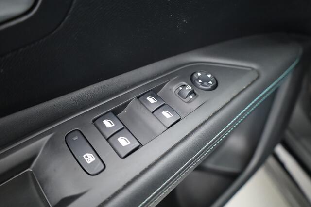 Peugeot 3008 1.6 HYbrid 225 Blue Lease Allure | Rijklaar! | SOH 93,5% | Afn. Trekhaak | Dig. Cockpit | Dodehoek | Stoelverw. | Camera+PDC | Cruise | LED | NAV+App.Connect V