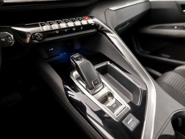 Peugeot 3008 1.2 PureTech Sport Automaat (APPLE CARPLAY, GROOT NAVI, TREKHAAK, PARKEERSENSOREN, SPORTSTOELEN, CRUISE, LANE ASSIST, NIEUWSTAAT)