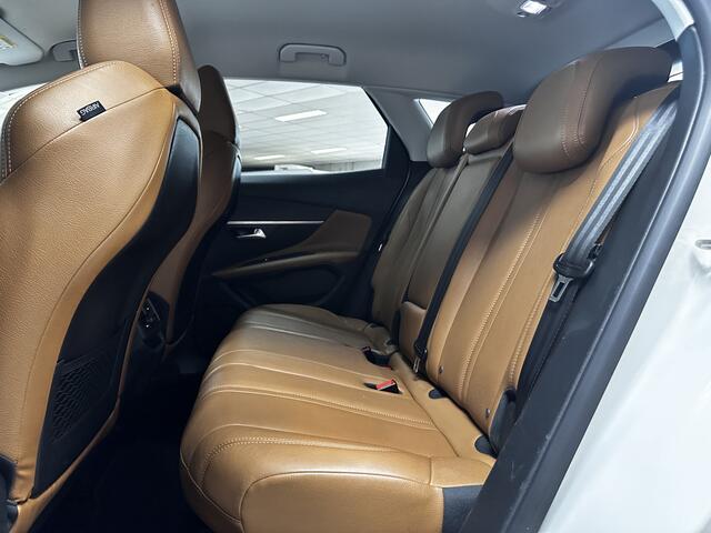 Peugeot 3008 1.2 PureTech Premium/ D-Riem verv: 170.000 KM!/ Parelmoer Wit/ Trekhaak/ Virtual Dashb./ Lane-Assist./ 19'' LMV/ LEDER/ Keyless/ Stoelverw./ Elek. Kofferklep/ Camera/ PDC.