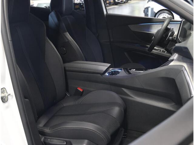Peugeot 3008 1.2 130PK GT | 1ste Eigenaar | AppleCarPlay/AndroidAuto | Adaptive Cruise Control | Camera | Climate Control | Night Vision | Dodehoekdetectie | AUTOMAAT | Sfeerverlichting | Virt.Cockpit | Keyless | Isofix | Privacy Glass | Parkeersensoren | Two-Tone |
