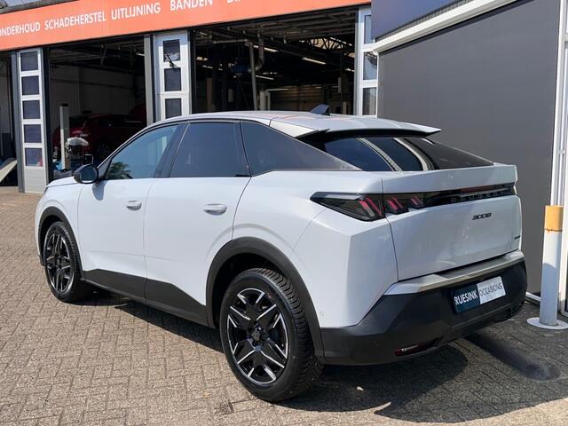 Peugeot 3008 1.2 HYB 145 ALLURE