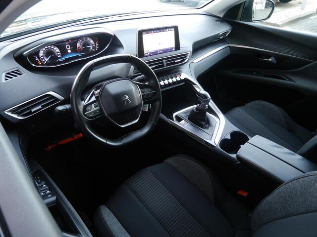 Peugeot 3008 1.2 PureTech Blue Lease Executive | Trekhaak | Navigatie | Climate control | Lichtmetalen velgen | Cruise control | Parkeersensoren achter | Apple carplay/Android auto
