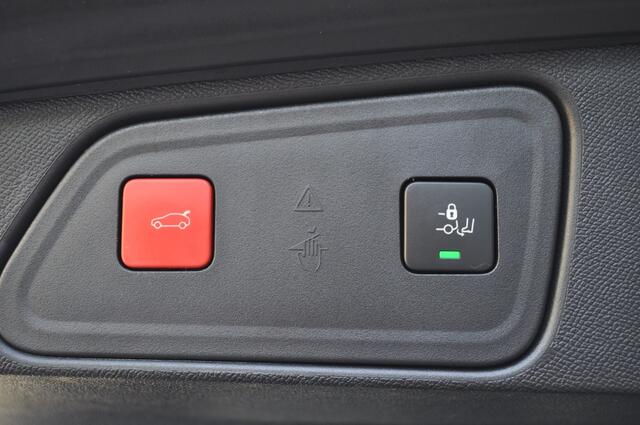 Peugeot 3008 1.2 Turbo Allure key-l. cam. elektr aklep ind laden