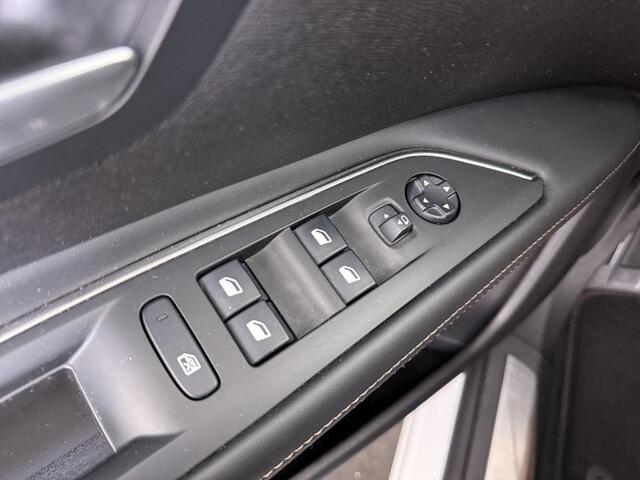 Peugeot 3008 1.2T 130PK GT Line Trekhaak/Ecc/Camera/Led/CarPlay